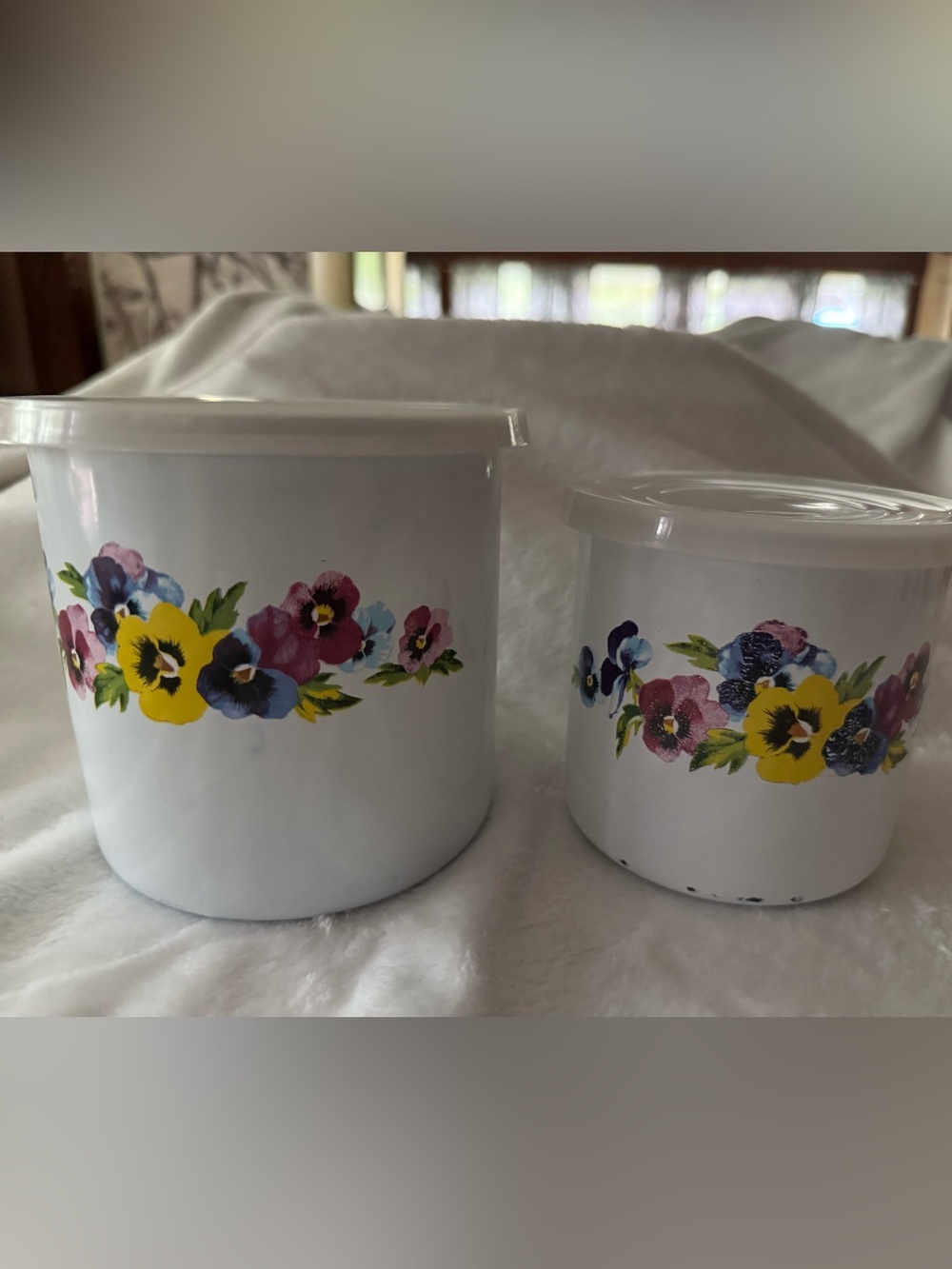 GMI Vintage Floral Enamel Round Canister Set 2pc 1.5 qt Snap Lids Petunias
